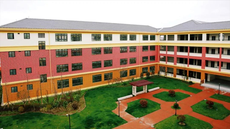 [浦東]龔路中學(xué):浦東新區(qū)教育局領(lǐng)導(dǎo)蒞臨龔路中學(xué)新校區(qū)開(kāi)展視察調(diào)研工作