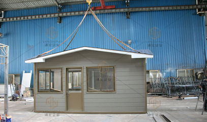 蓮花中學(xué)學(xué)校保安崗?fù)? class=