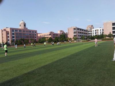 蘭溪市聚仁教育集團(tuán)育才中學(xué)2017年足球班級聯(lián)賽順利落幕