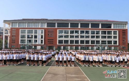 貞白中學(xué)舉行2024年夏季學(xué)生軍訓(xùn)閉營(yíng)儀式 圖