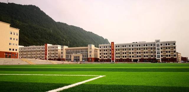 鳳起中學初印象,一所全新的精品公辦中學悄然上線運行