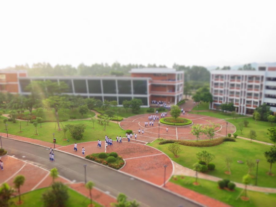 東莞市東莞中學(xué)松山湖學(xué)校