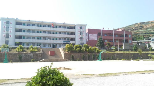 金斗第二中學(xué) 培育未來(lái)?xiàng)澚旱膿u籃