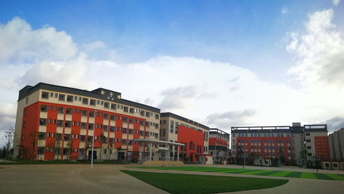 昆明市第十二中學(xué) 育人為本，筑夢(mèng)前行