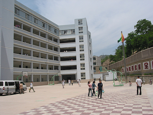 寶塔高級(jí)中學(xué) 紅色搖籃里的青春足跡